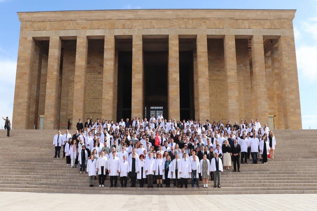 TTB Tıp Bayramı Nedeniyle Anıtkabir’i Ziyaret Etti