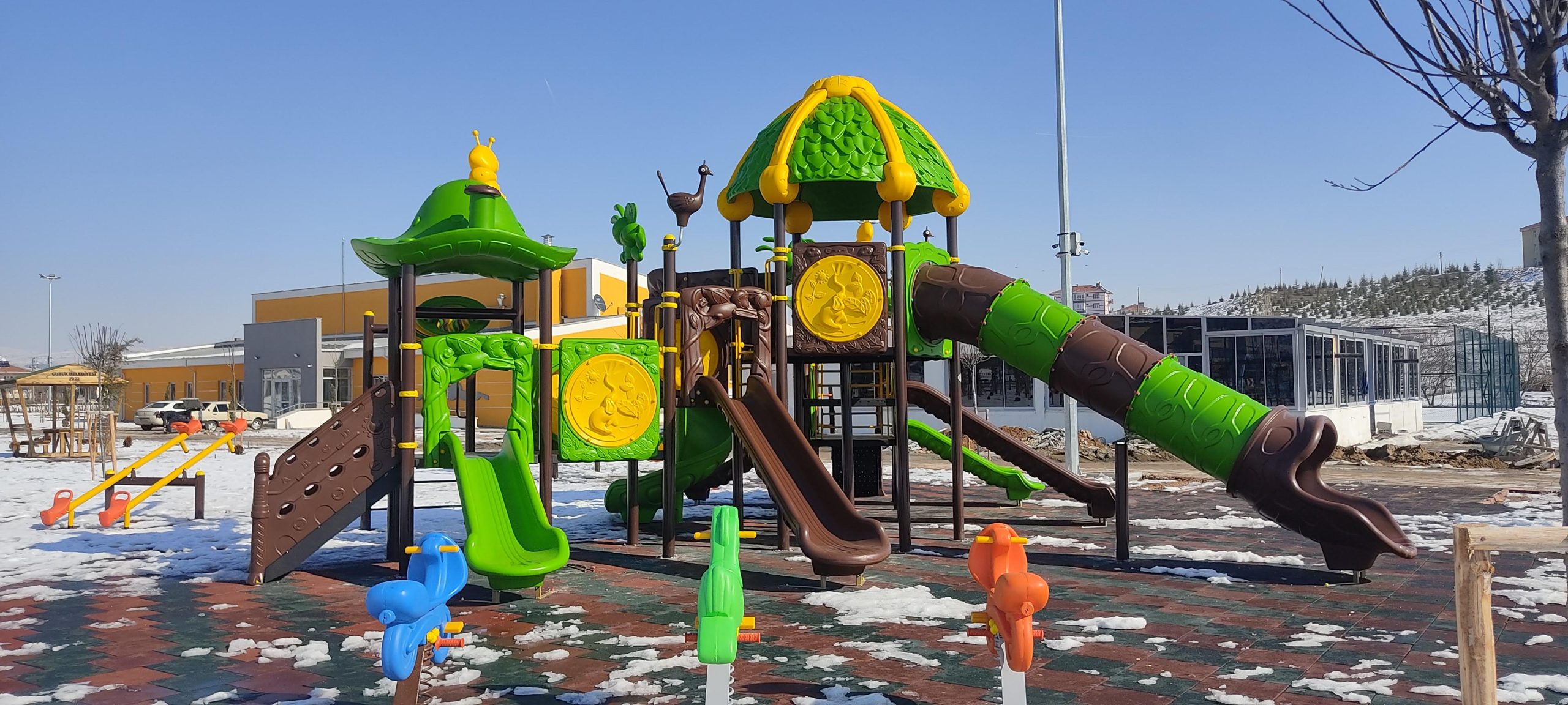 Çocuk Parklarında Güvenlik ve Eğlence Bir Arada: Modern Park Ekipmanları ile Tanışın